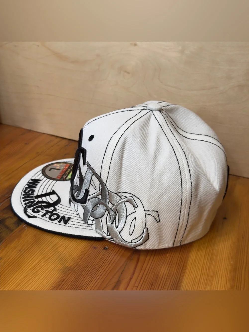City hunters ' Snapback Hat with Embroidered DC Logo